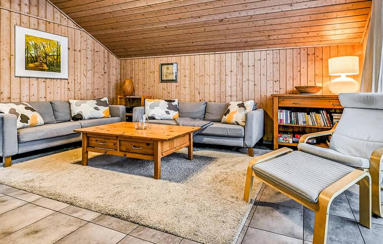 Ganze Ferienwohnung, Modernes Strandapartment mit Parkplatz & WiFi, 2,5km vom Strand entfernt in Rechlin, Müritz