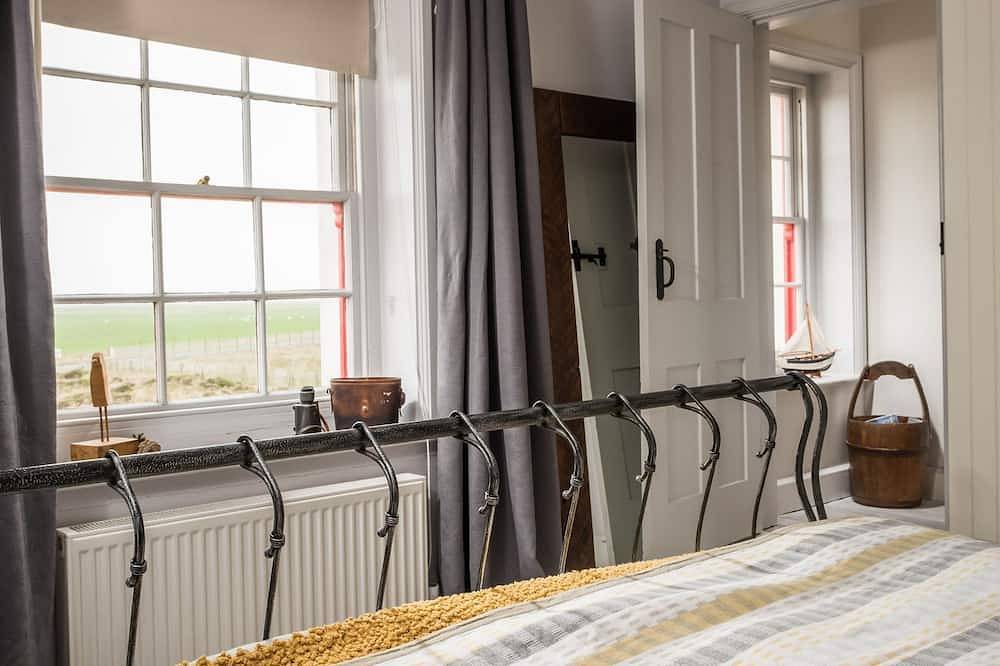 Coastguards Lookout -  a cottage that sleeps 4 guests  in 2 bedrooms in Camber Sands, Camber