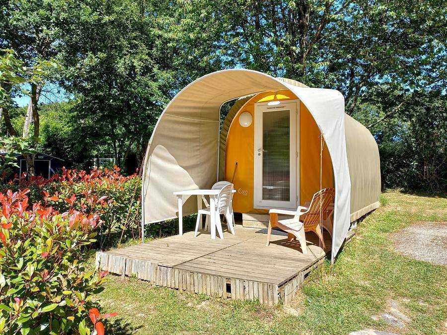 Camping Les Cerisiers - Bungalow toilé 2 personnes - Coco Duo in Guillac, Région de Pontivy
