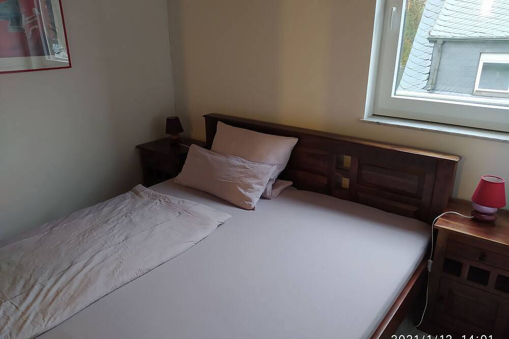 Ganze Wohnung, Penthouse mit großer Dachterrasse am Mexikoplatz in Berlin Zehlendorf, Berlin