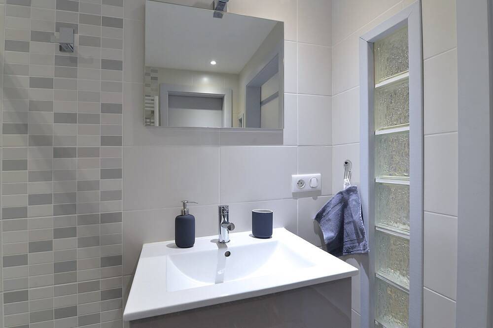 Entire apartment, Apartment-Superior-Ensuite with Shower in Ribeauvillé, Parc naturel régional des Ballons des Vosges