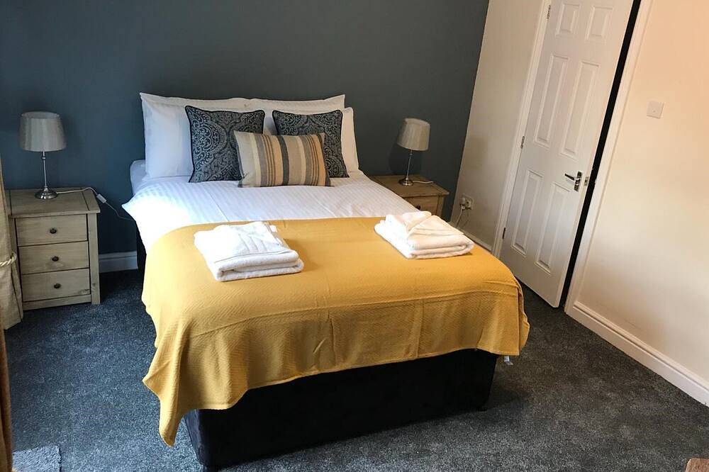 Habitacion Doble-Confortable-Baño privado con ducha-(Small Double bed) in Oxford, Oxfordshire