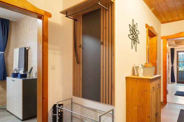 Entire apartment, Relaxinn Bavarian Fewo's Apartment with Shared Pool, Balcony, and Wi-Fi in Hauzenberg, Passauer Land