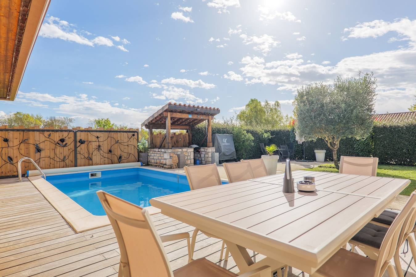 Casa de vacaciones 'M Vallon Pont D'arc' con piscina privada, Wi-Fi y aire acondicionado in Vallon-Pont-d'Arc, Ardèche