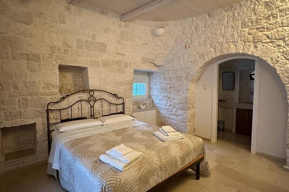 Trullo Cinquenoci Suite - Micele Holiday Houses in Locorotondo, Bari Province