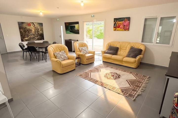 Location de vacances pour 10 personnes, avec Terrasse et Jardin à Vernoux-en-Vivarais