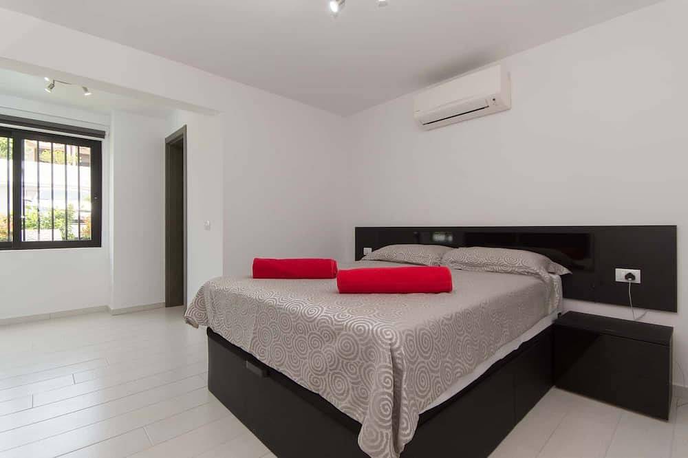 Villa Las Flores by Tenerife Villas Online Co Uk in San Eugenio Alto, Adeje