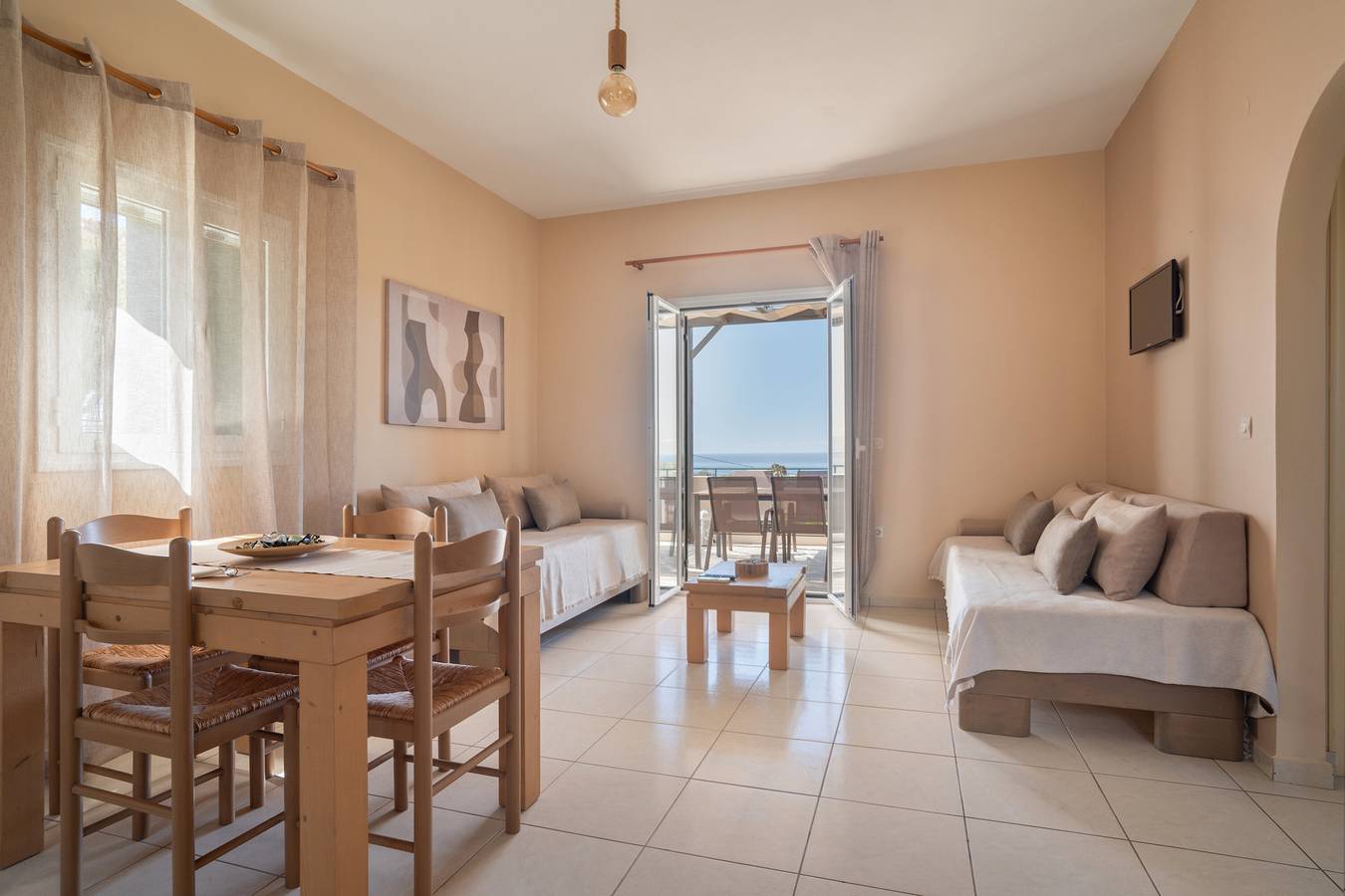 Entire apartment, Apartment 'Evridiki' with Sea View, Wi-Fi and Air Conditioning in Mousata, Kefalonia