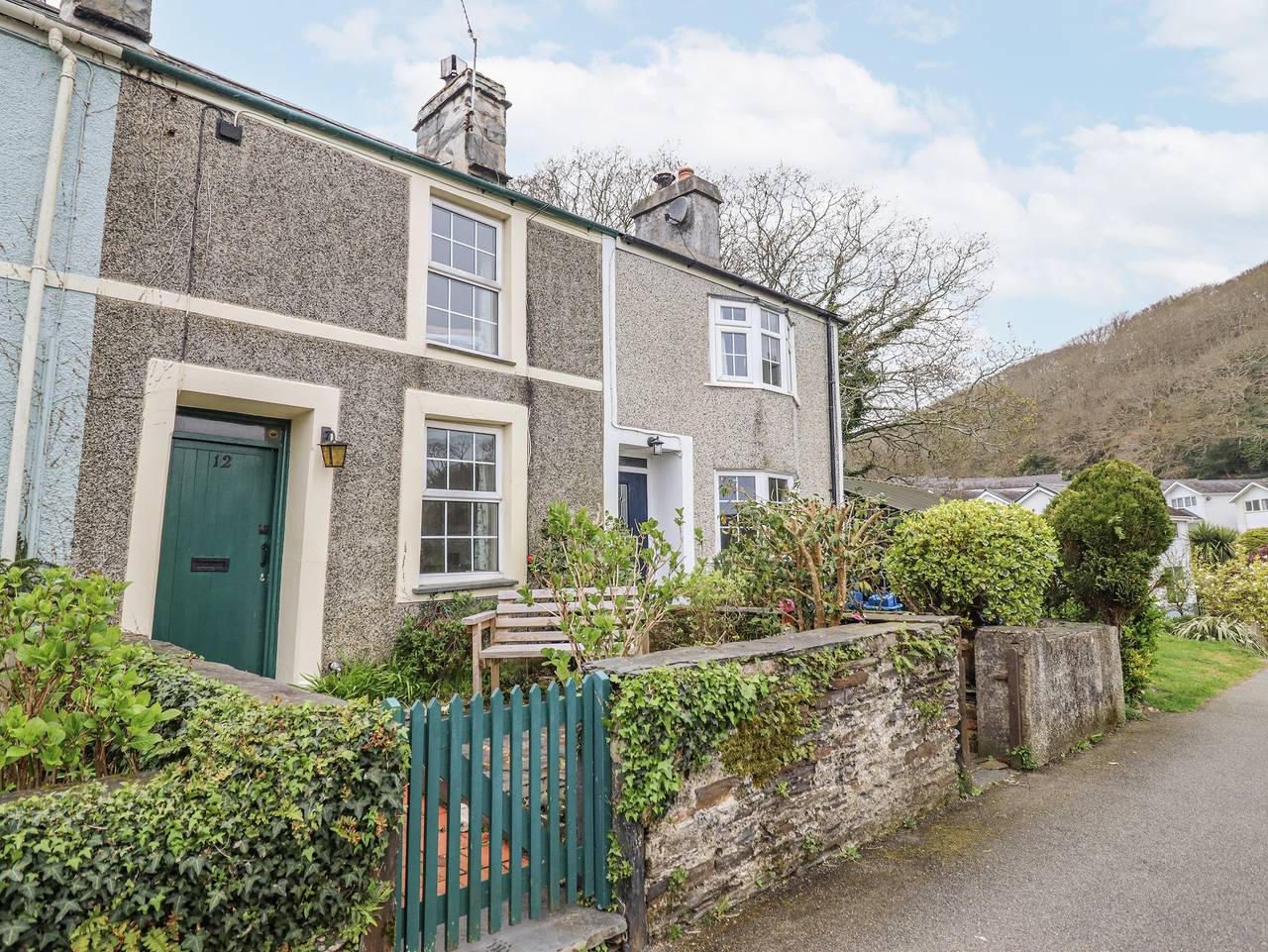 12 Glyn Terrace in Borth-y-Gest, Snowdonia