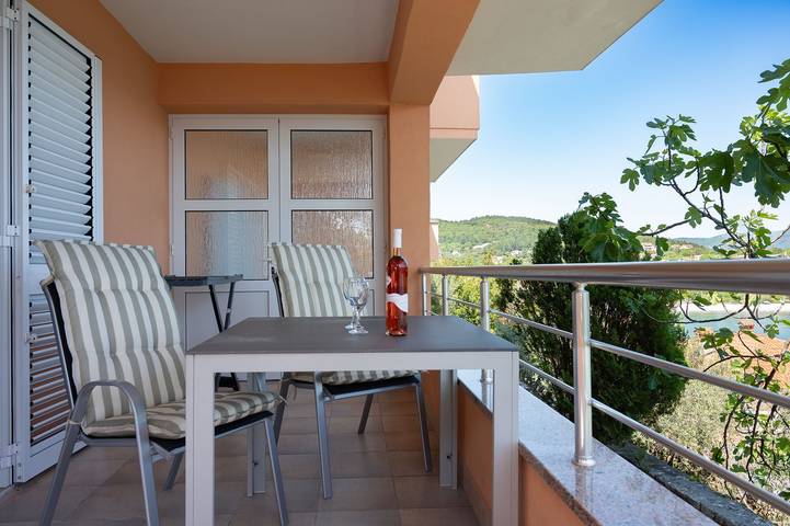 Ganze Wohnung, Apartment for 2 guests with ocean view in Raša, Ostküste Istrien