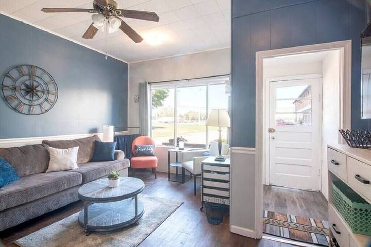 Lodge for 66 people, with yard in Lake Erie