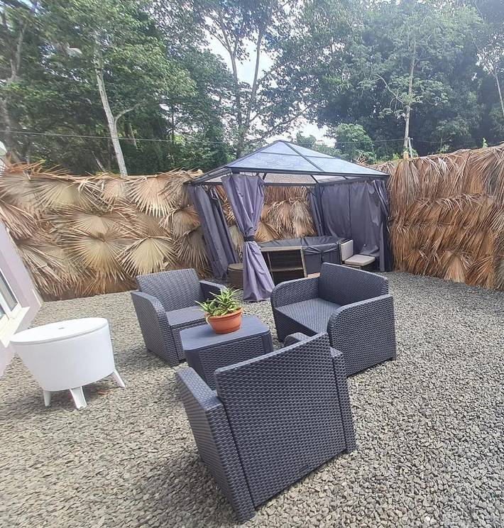 Gîte pour 4 personnes, avec jacuzzi et terrasse à Saint-Esprit (homonymie) - 2