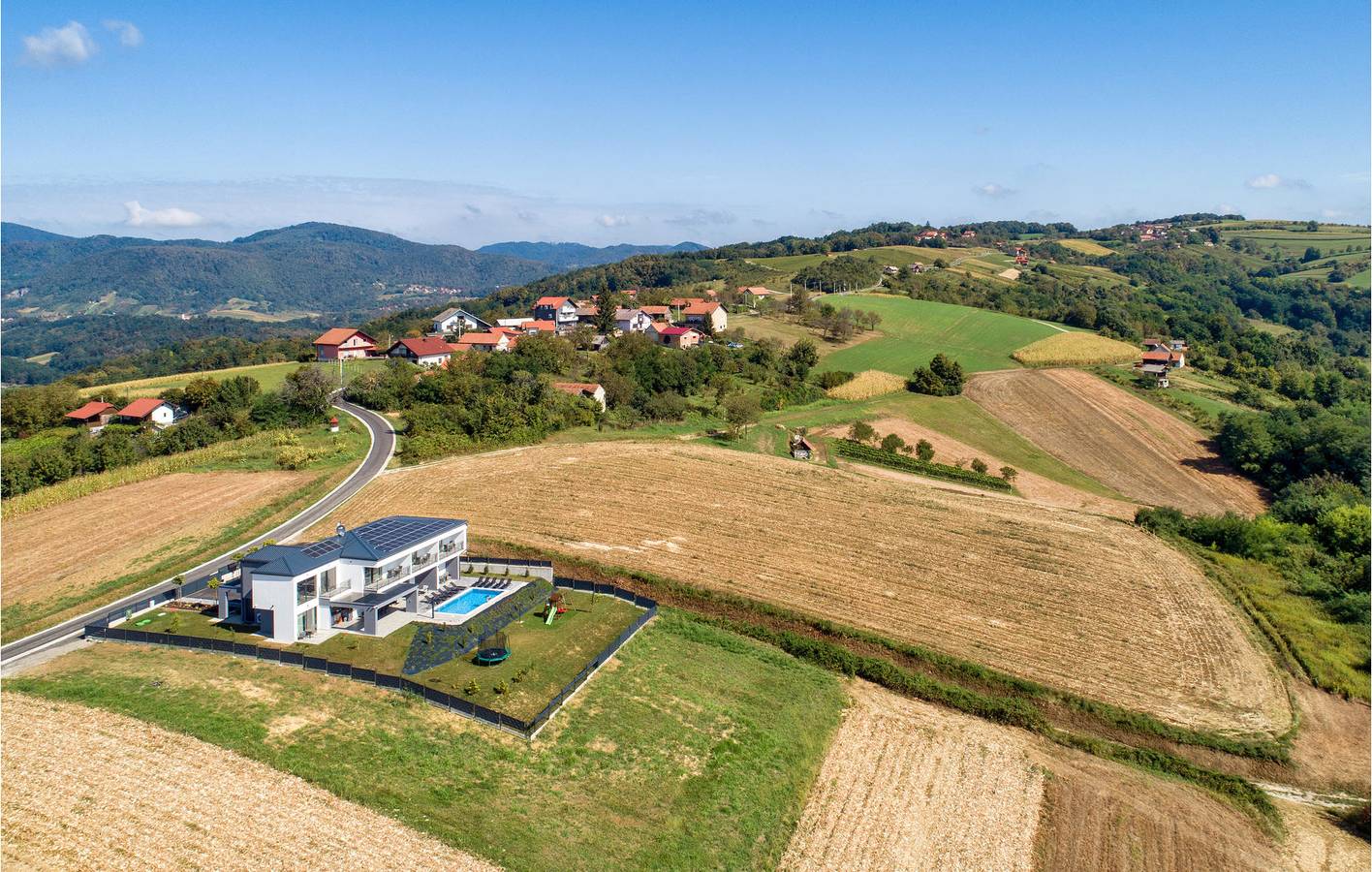 Reizende 2-Zimmer-Wohnung mit Pool, Terrasse und WLAN in der Nähe des Flusses Krapina in Hraščina, Krapina-Zagorje