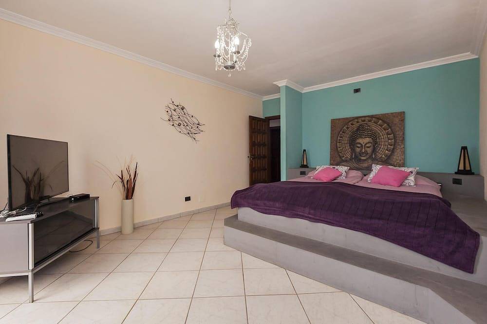 Bienvenue au paradis! Idéal pour plusieurs familles, Piscine privée, Bbq House, Wifi in La Camella, Arona