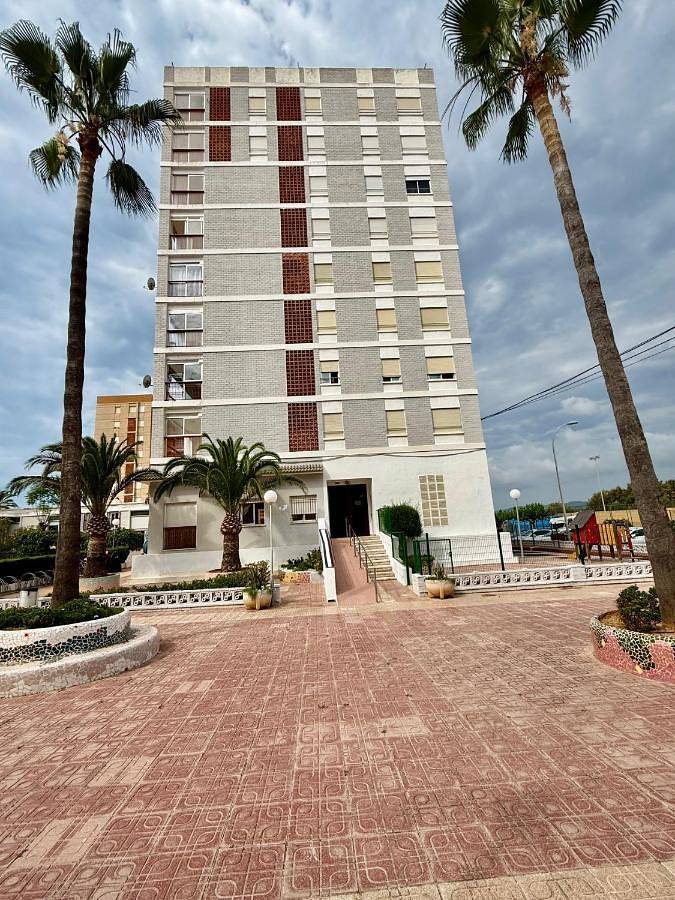 Apartamento para 6 personas, con terraza además de piscina y vistas, Se admiten mascotas en Torrenostra