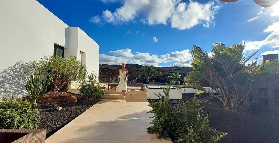 Location de vacances pour 9 personnes, avec vue ainsi que jardin et piscine à Villaverde - 2