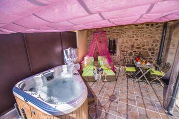 Gîte pour 4 personnes, avec jacuzzi ainsi que piscine et jardin à Allègre-les-Fumades