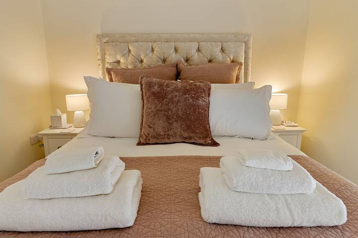 Romantic Cosy Seaside Cottage in Central Sidmouth With Free Parking in Sidmouth, Devon
