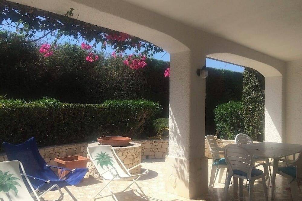 Spacious and equipped villa for a vacation in the beautiful sea of Salento in Campomarino di Maruggio, Campomarino (Apulia)