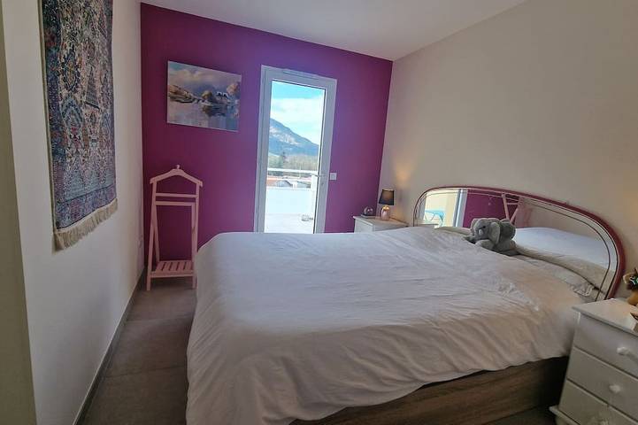 Ganze Wohnung, New top floor apartment with large terraces and breathtaking mountain views in Die, Parc naturel régional du Vercors