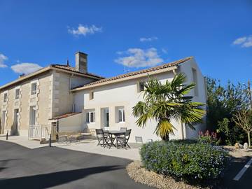 Location de vacances pour 6 personnes, avec jardin à Neuville-de-Poitou