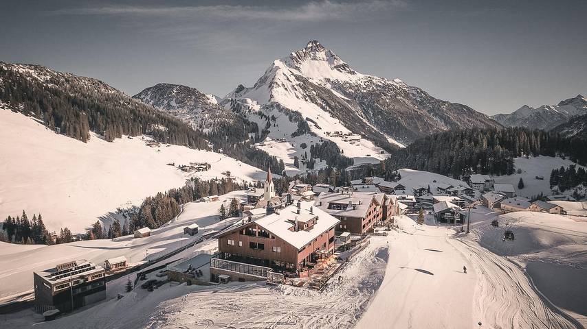 Hotel für 4 Personen, mit Balkon und Terrasse sowie Garten und Pool