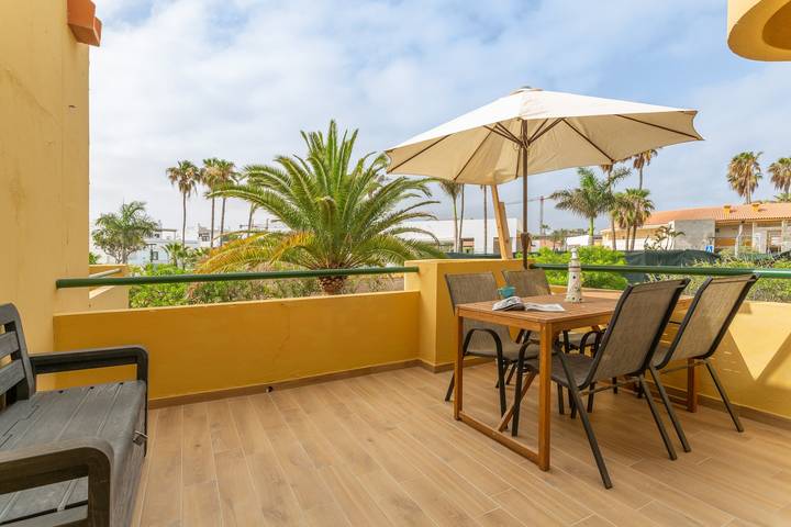 Entire apartment, Holiday Apartment 'Casa Del Caballero' with Shared Pool, Private Terrace and Wi-Fi in Corralejo, La Oliva
