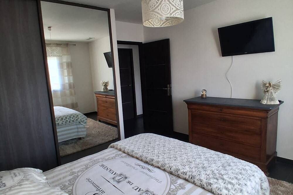 Casa Dolce vita in Talasani, Corte en omgeving