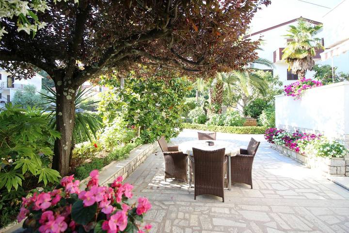 Ferienwohnung für 3 Personen, mit Terrasse und Garten in Poreč - 2