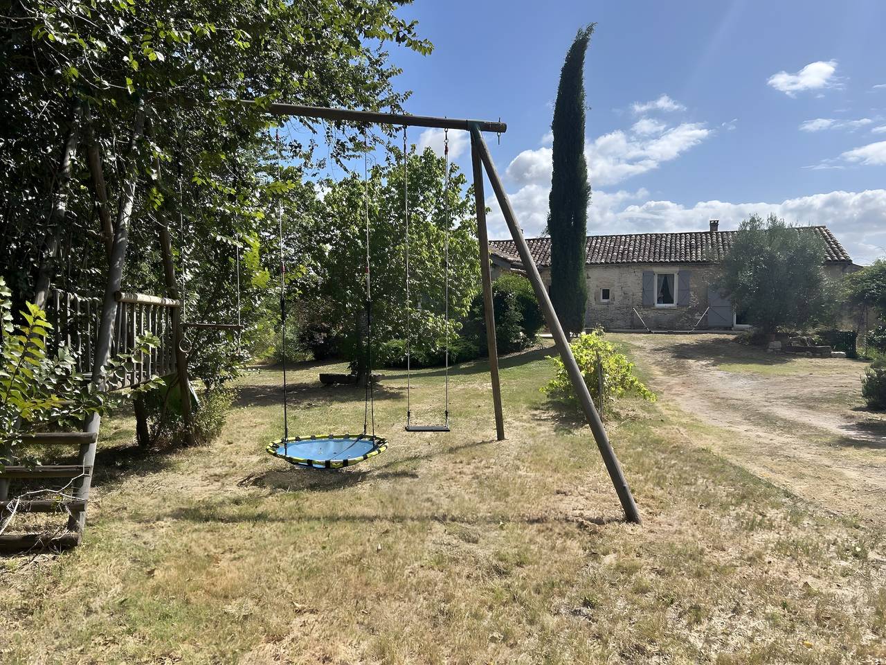 Gîte L'Arc-en-Ciel: Gran Casa con Encanto y Chimenea Central in Bournazel (Tarn), Región de Albi