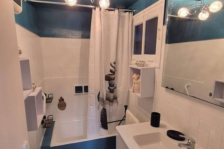 House with fenced exterior and garage 2 steps from the spa. 2 adults/1 child in Salies-de-Béarn, Béarn