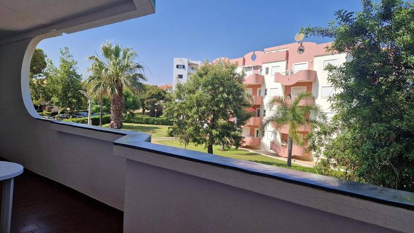 Aparthotel para 5 pessoas, com Varanda e Terraço e ainda Jardim and Piscina em Quarteira