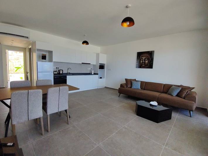 Ferielejlighed for 3 personer, med balkon og havblik samt have i Cypern