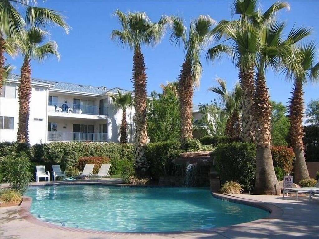 Ganze Wohnung, Extra großes 1 Schlafzimmer mit Zugang zu den Pools des Las Palmas Resort. in St. George, Zion Nationalpark