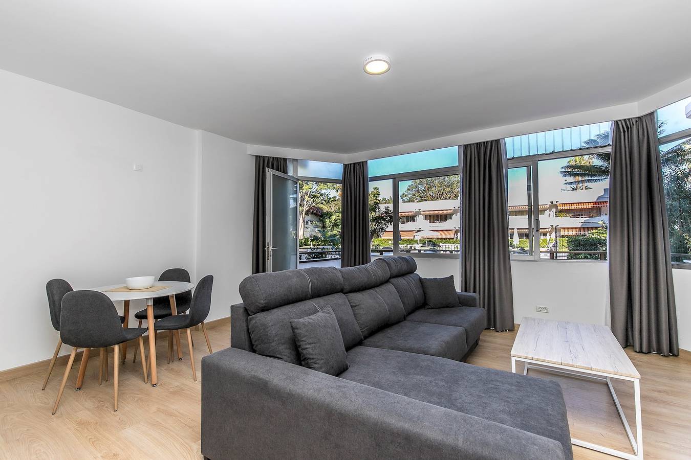 Appartement entier, Charming Apt Puerto Cruz, Terrace & Pool Access in Puerto de la Cruz, Tenerife du Nord