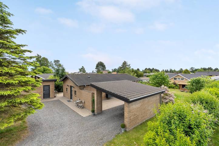 Ferieudlejning for 6 personer, med have i Bogø