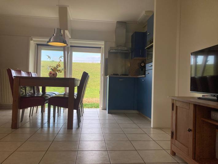 4 Erw - Ferienhaus mit moderner Einbauküche und schönem Garten in Oostmahorn, Dongeradeel