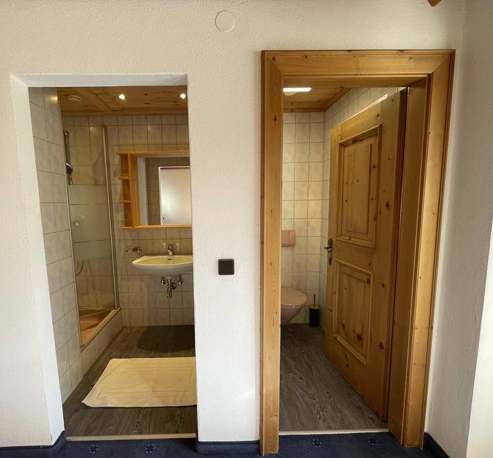 Einzelzimmer Nr.4 mit Dusche, Wc in Lechtal Alps, Sankt Anton am Arlberg