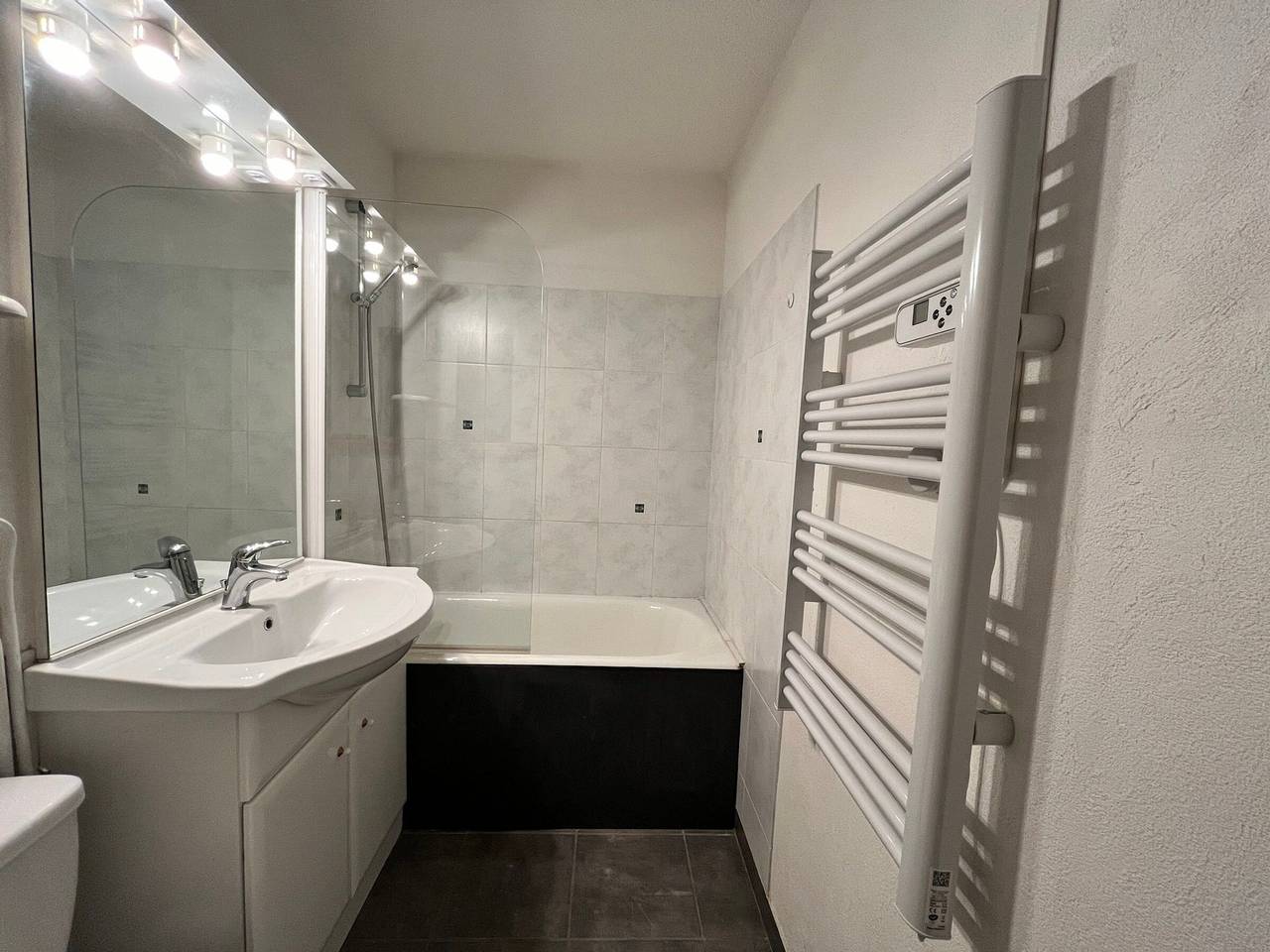 Ganzes Studio, Gemütliches Studio auf den Skipisten, südseitiger Balkon, nahe Esf und Einkaufsmöglichkeiten in Lanslevillard, Region Saint-Jean-de-Maurienne