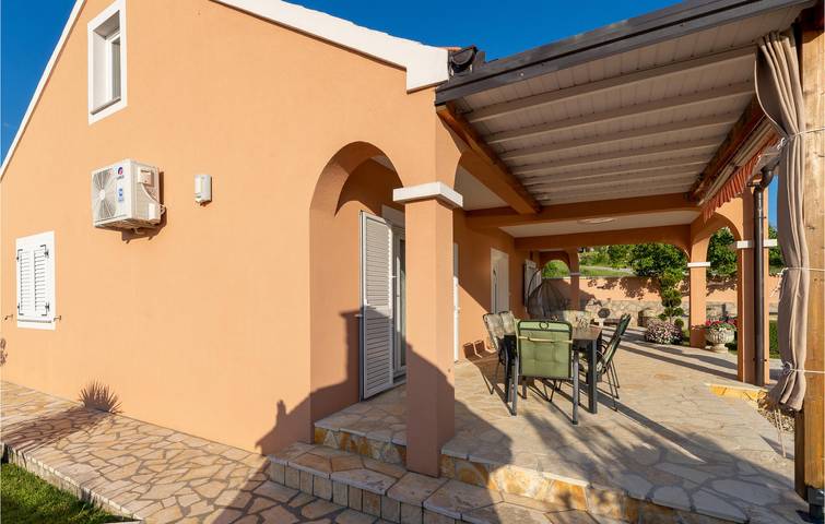 Ferienhaus für 6 Personen, mit Terrasse, mit Haustier in Maslenica - 4