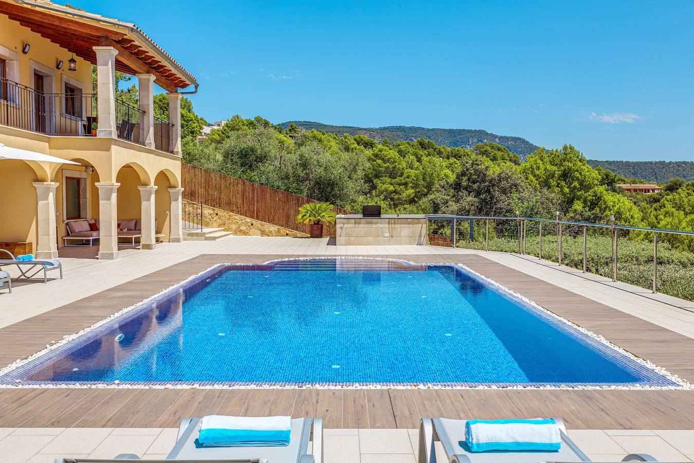Villa Liman con vistas al mar, vistas a la montaña, Wi-Fi, piscina, terraza, balcón y jardín in Buñola, Mallorca Oeste