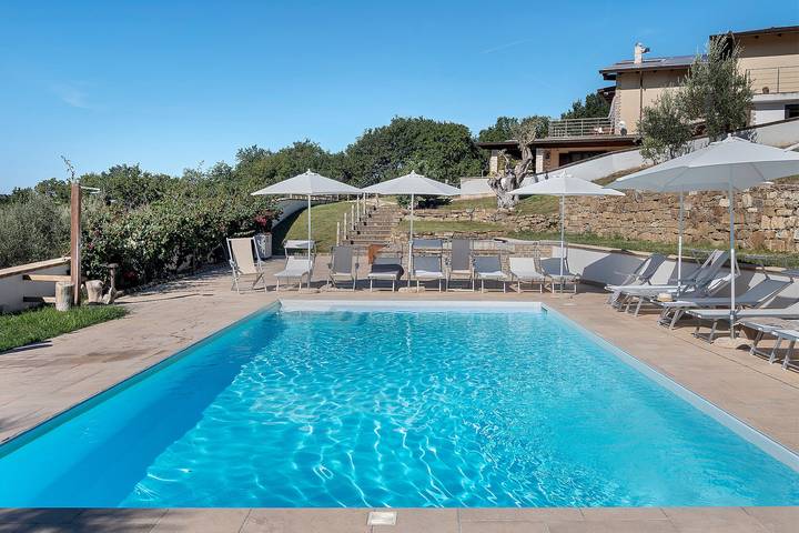 Appartamento intero, Appartamento La Radice con vista montagna, Wi-Fi e aria condizionata in Agropoli, Cilento Coast
