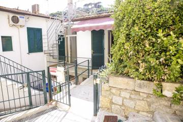 Holiday Apartment for 3 People in Seccheto, Elba, Photo 1