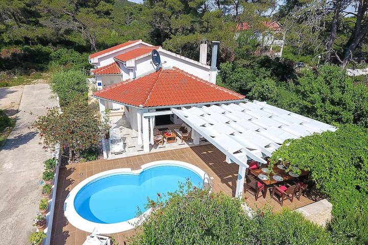 Ferienhaus für 6 Personen, mit Garten und Terrasse sowie Pool