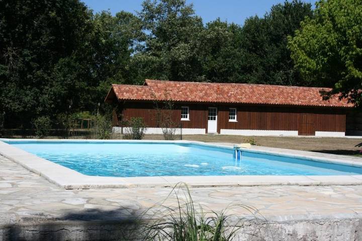 Location de vacances pour 4 personnes, avec vue et terrasse ainsi que piscine et jardin à Pissos - 4