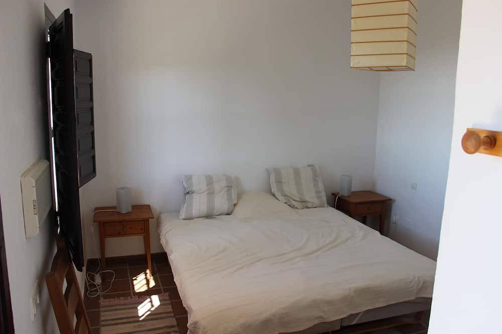 Super Location And Fantastic Views Of The Sea And Mountains. Beautiful Pool in Sayalonga, Costa del Sol