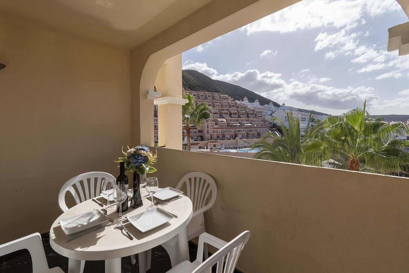 Entire apartment, Castle Harbour 2 Bed Duplex in Los Cristianos, Arona