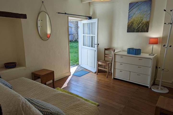 Gîte pour 6 personnes, avec jardin, animaux acceptés à Cellefrouin - 2