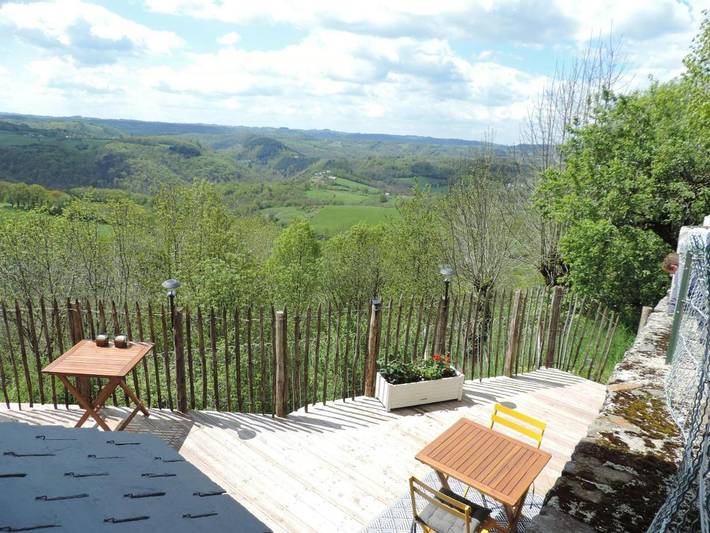Gîte pour 2 personnes, avec terrasse et jardin à Mur-de-Barrez