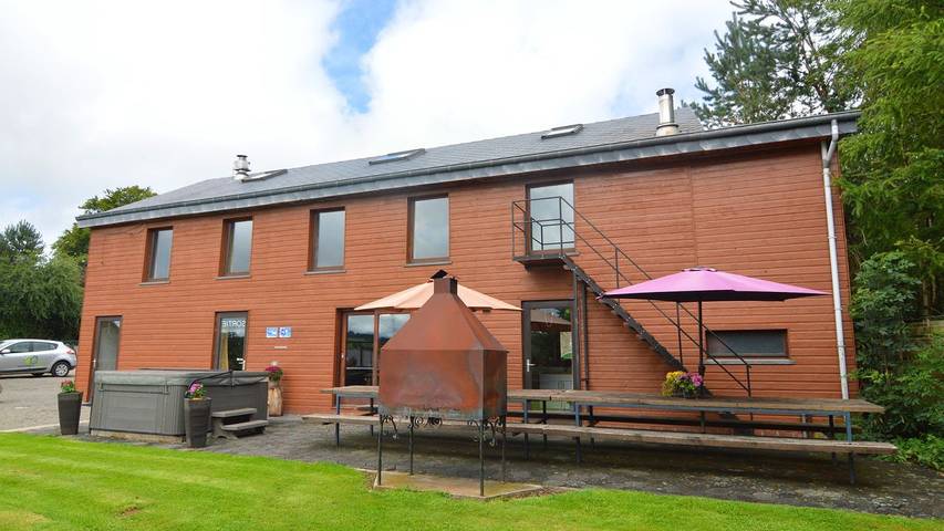 Vacation rental for 22 people, with sauna and hot tub as well as yard and terrace in the Luxembourg (Belgium)